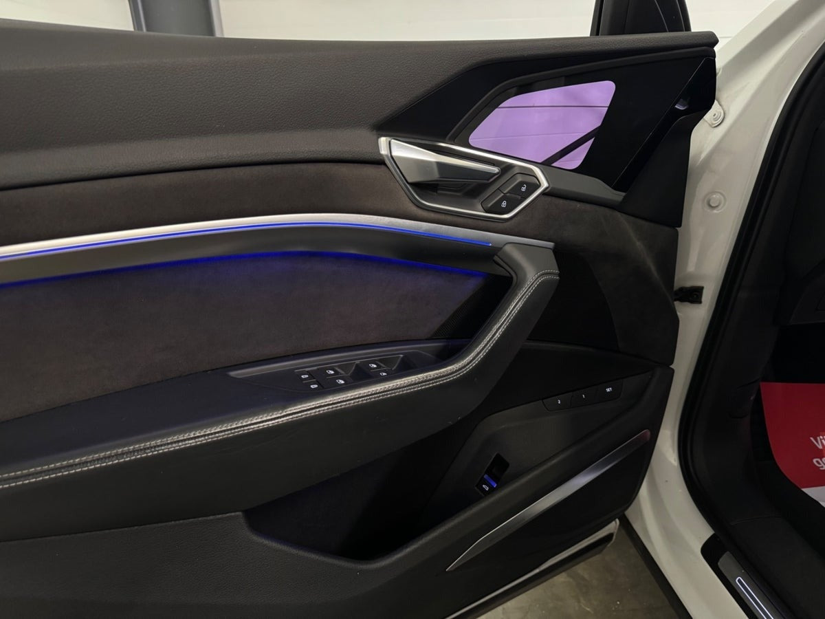 Hvid Audi e-tron fra 2019