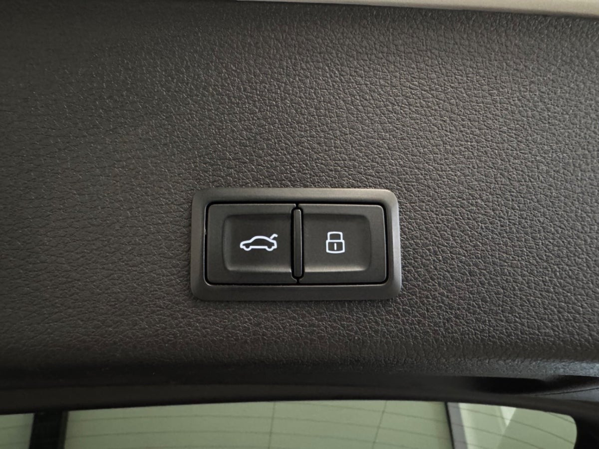 Hvid Audi e-tron fra 2019