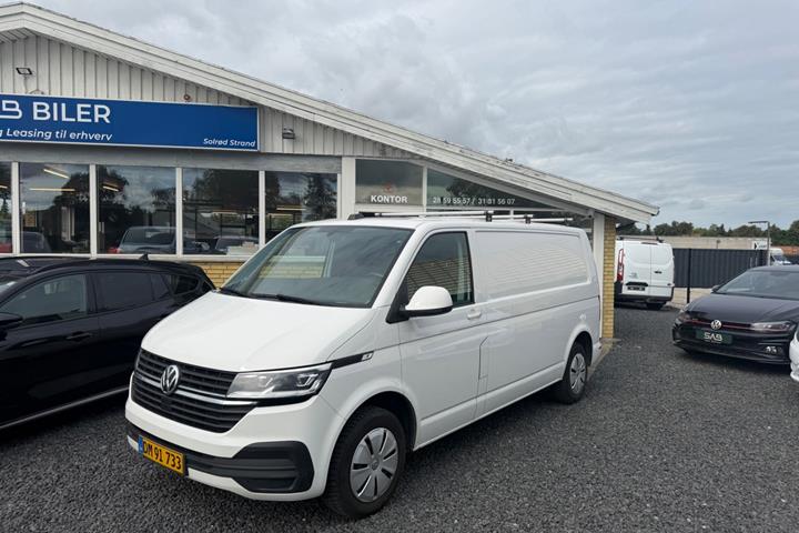 Hvid VW Transporter fra 2023