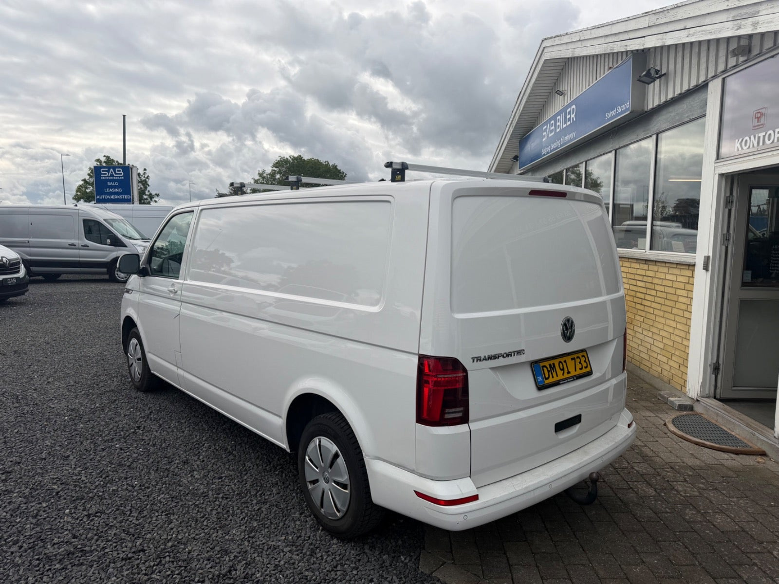 Hvid VW Transporter fra 2023