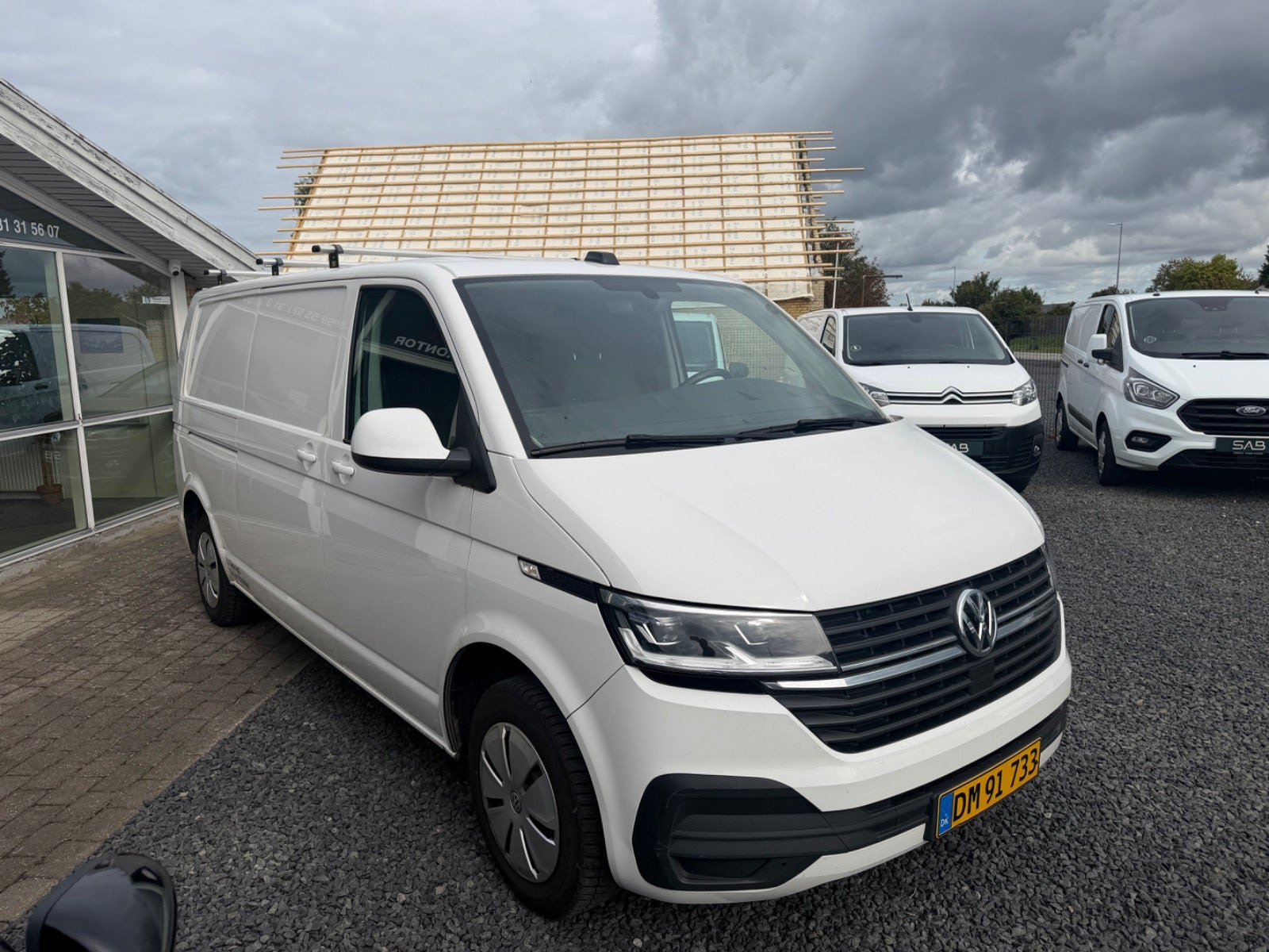 Hvid VW Transporter fra 2023