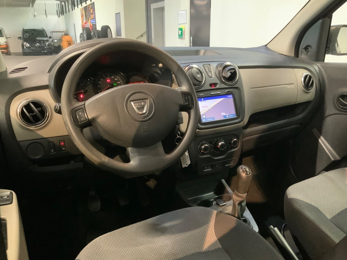 Grå Dacia Lodgy fra 2016