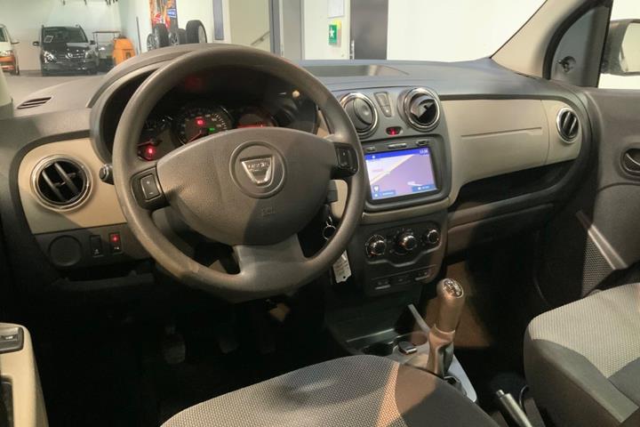 Grå Dacia Lodgy fra 2016