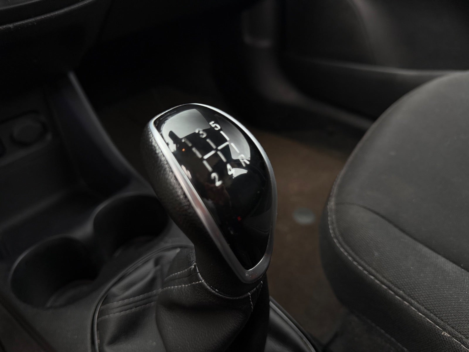 Rød Opel Karl fra 2016