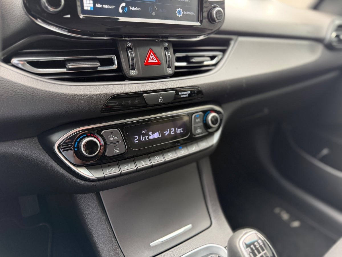 Sort Hyundai i30 fra 2021