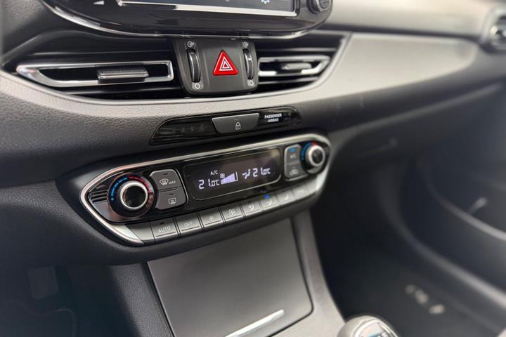 Sort Hyundai i30 fra 2021