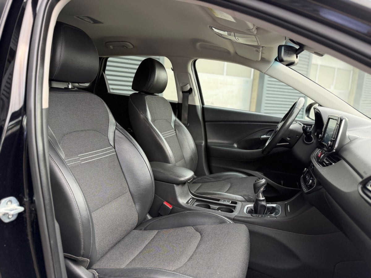 Sort Hyundai i30 fra 2021