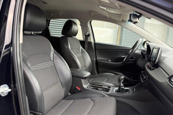 Sort Hyundai i30 fra 2021