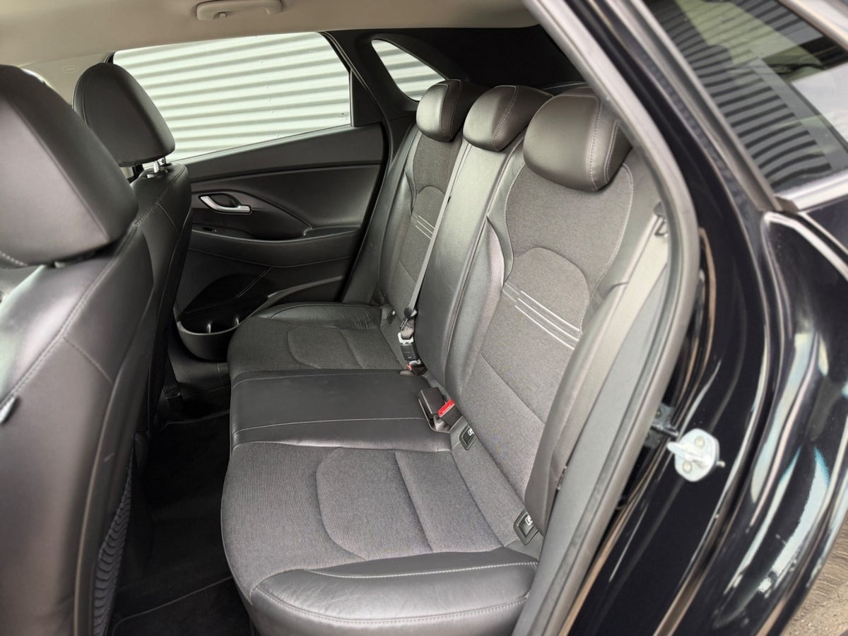 Sort Hyundai i30 fra 2021