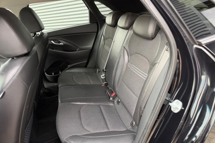 Sort Hyundai i30 fra 2021