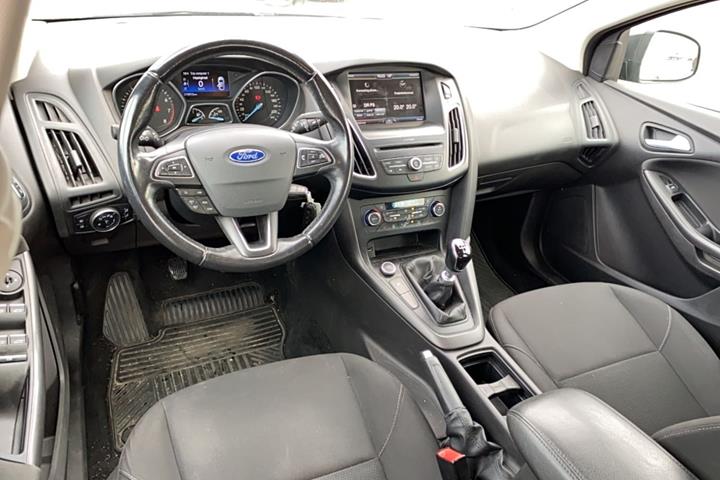 Beige Ford Focus fra 2015