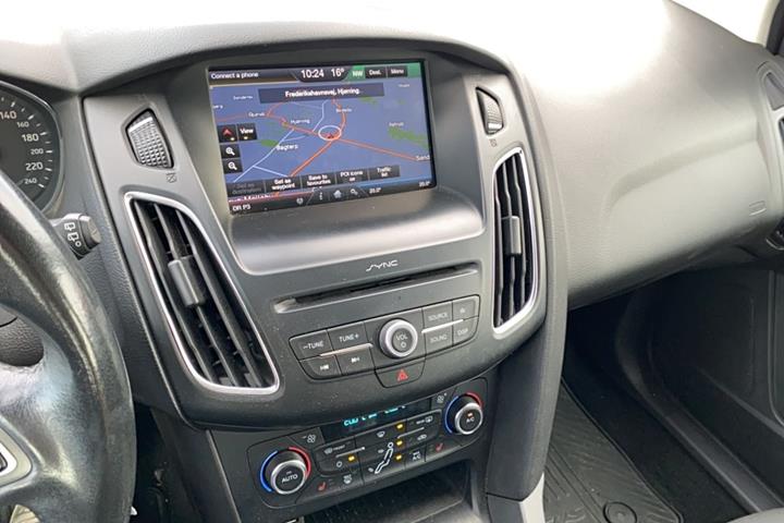 Beige Ford Focus fra 2015