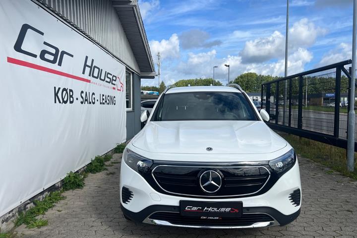Hvid Mercedes EQB250 fra 2023