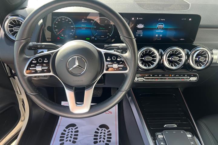 Hvid Mercedes EQB250 fra 2023