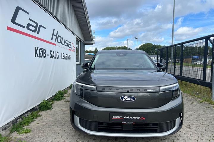 Grå Ford Explorer fra 2025