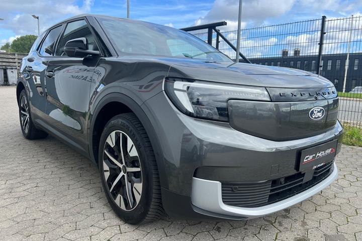 Grå Ford Explorer fra 2025