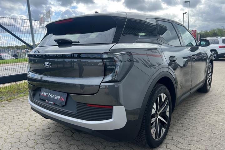 Grå Ford Explorer fra 2025