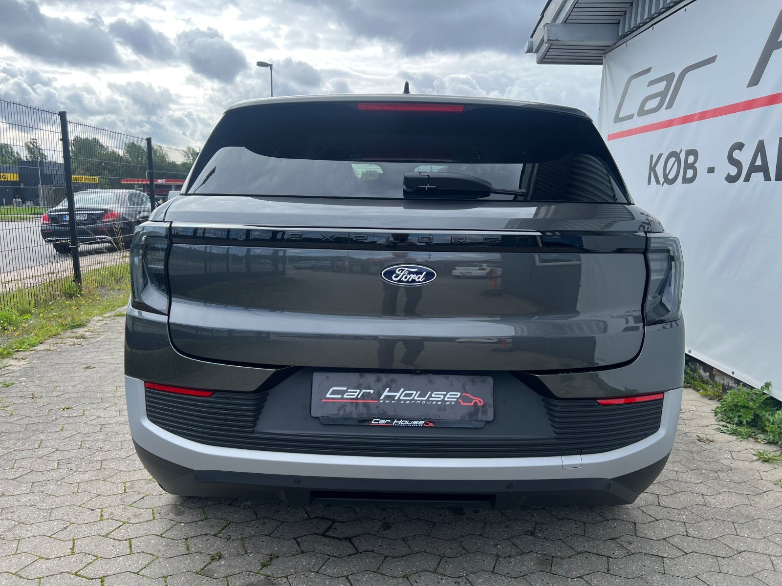 Grå Ford Explorer fra 2025