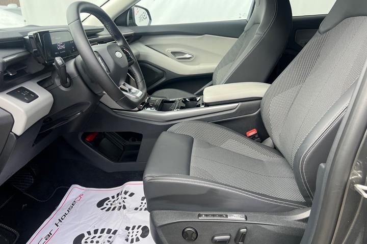 Grå Ford Explorer fra 2025