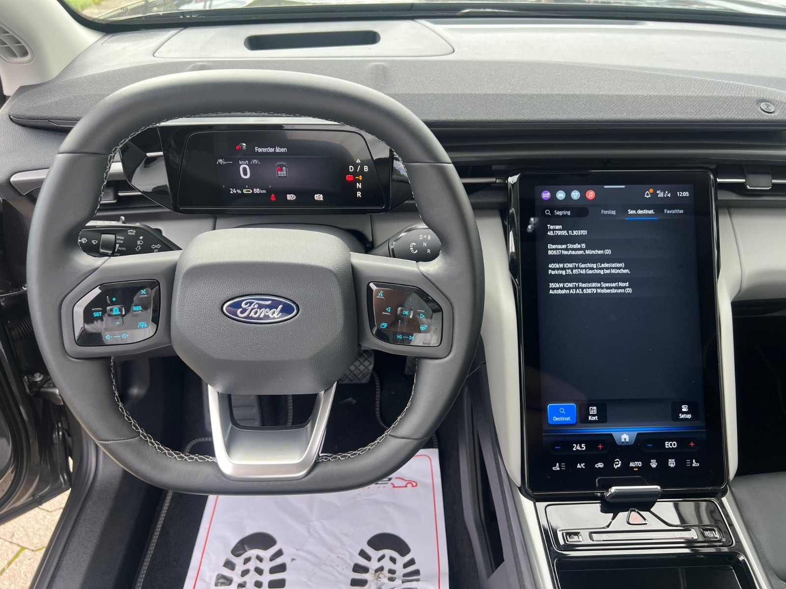 Grå Ford Explorer fra 2025