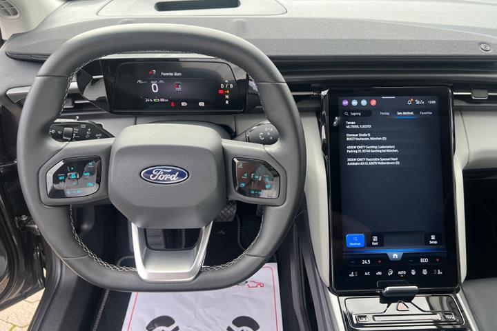 Grå Ford Explorer fra 2025