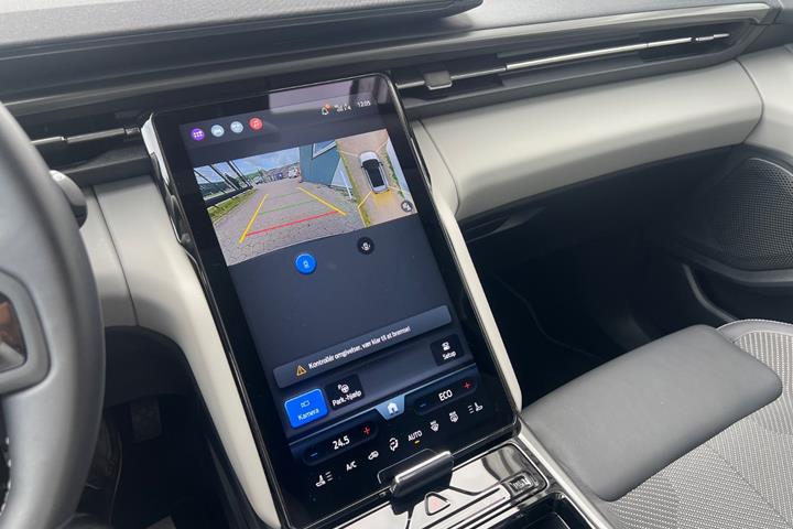 Grå Ford Explorer fra 2025