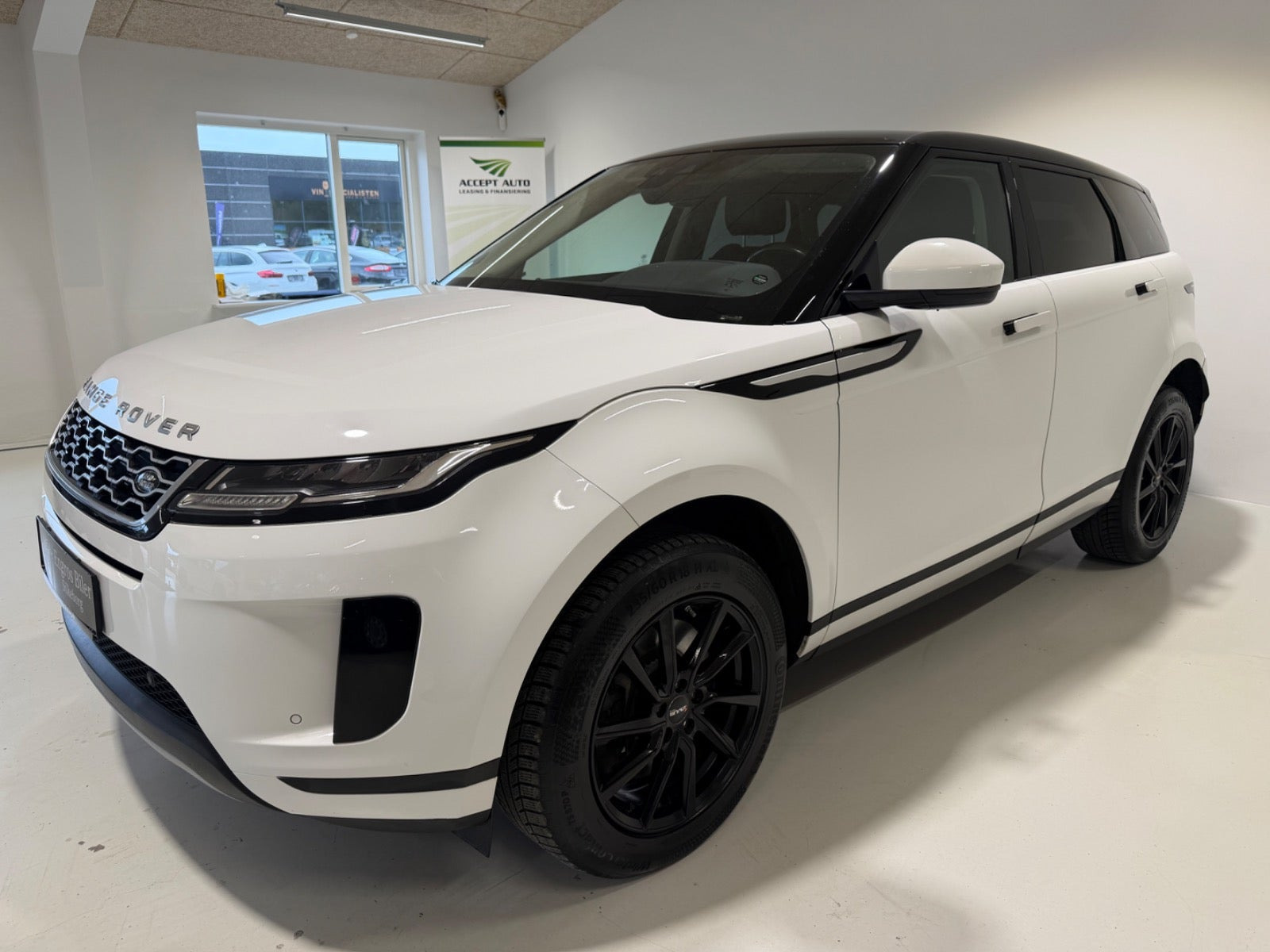 Hvid Land Rover Range Rover evoque fra 2020
