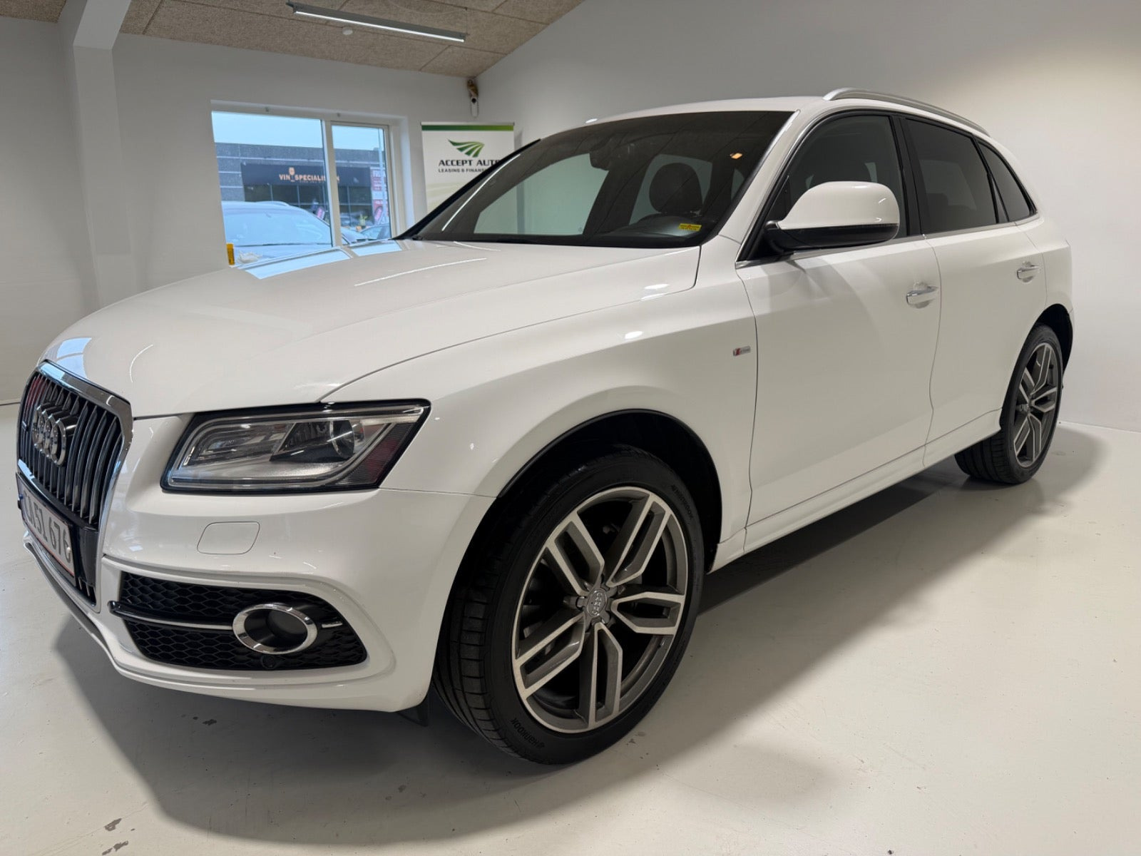 Hvid Audi Q5 fra 2014