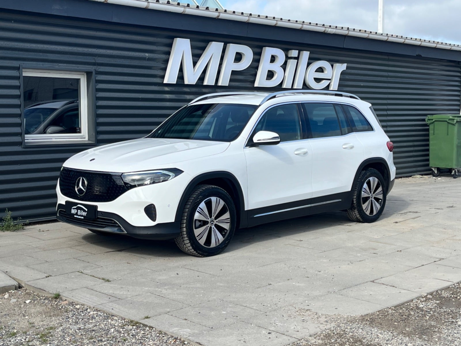 Hvid Mercedes EQB350 fra 2024