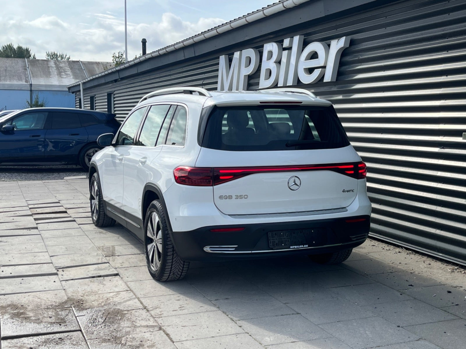 Hvid Mercedes EQB350 fra 2024
