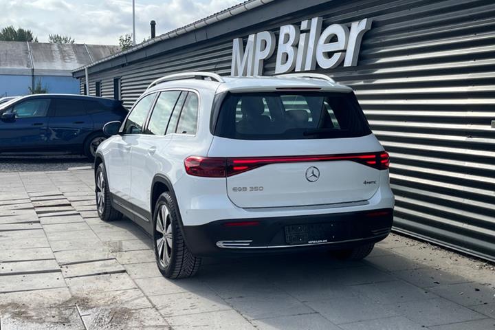 Hvid Mercedes EQB350 fra 2024