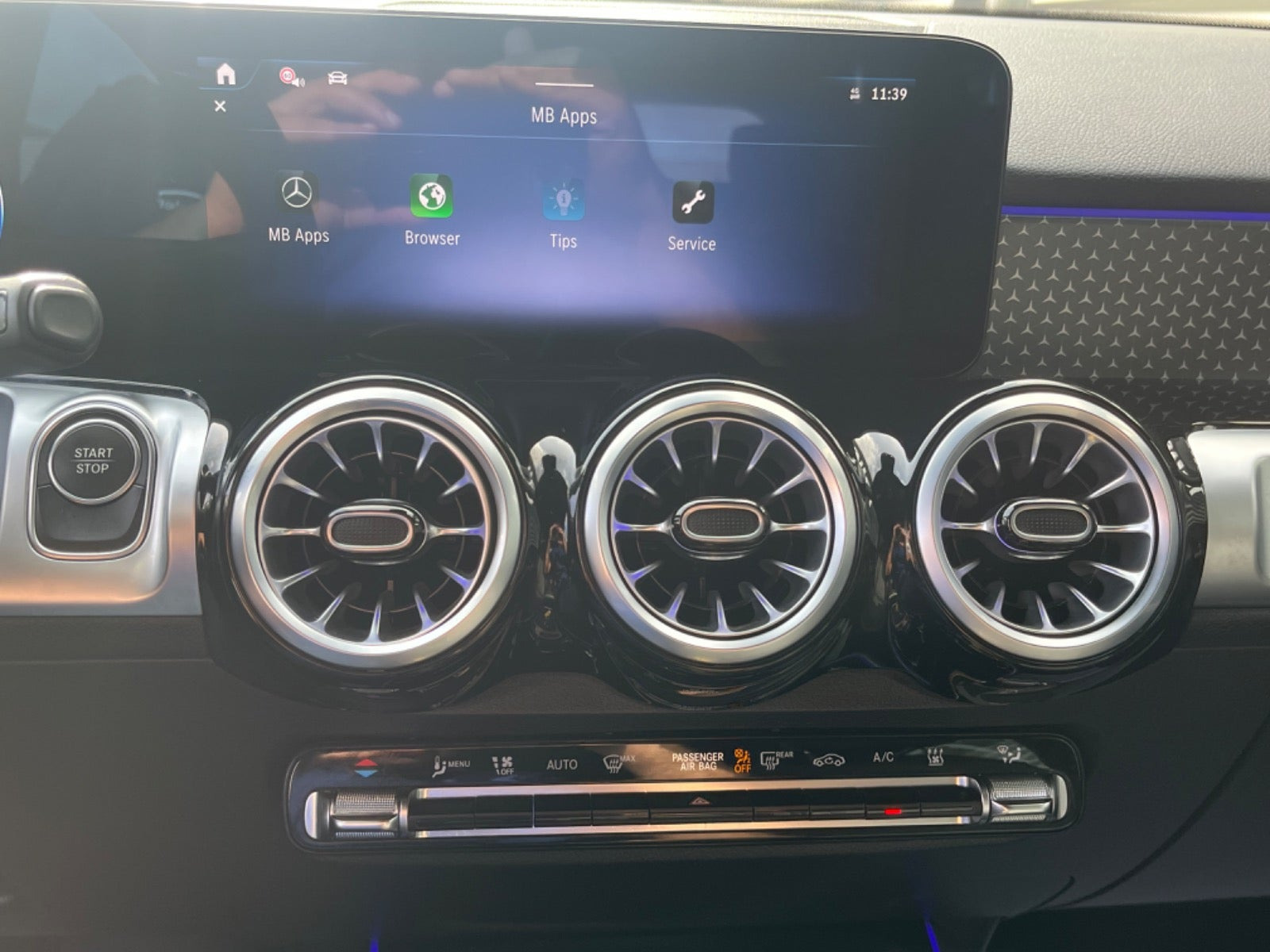 Hvid Mercedes EQB350 fra 2024