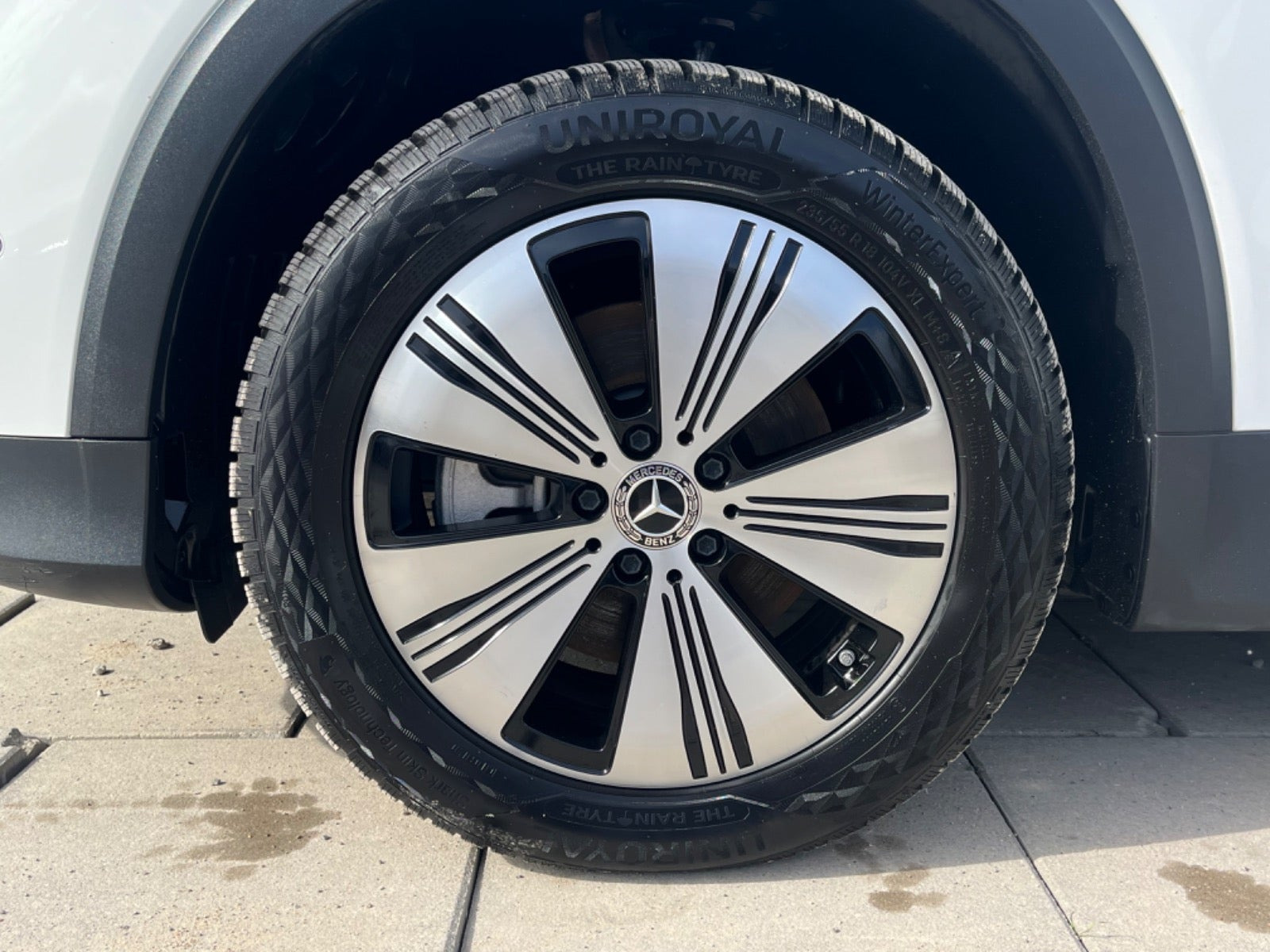 Hvid Mercedes EQB350 fra 2024