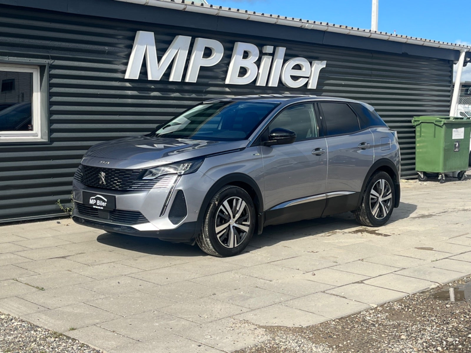 Grå Peugeot 3008 fra 2022