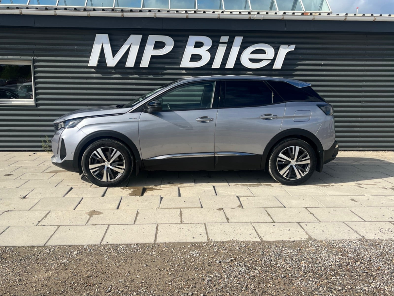 Grå Peugeot 3008 fra 2022