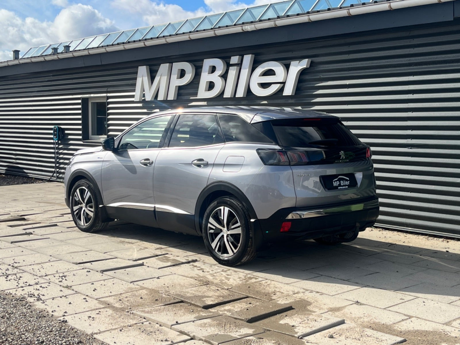 Grå Peugeot 3008 fra 2022