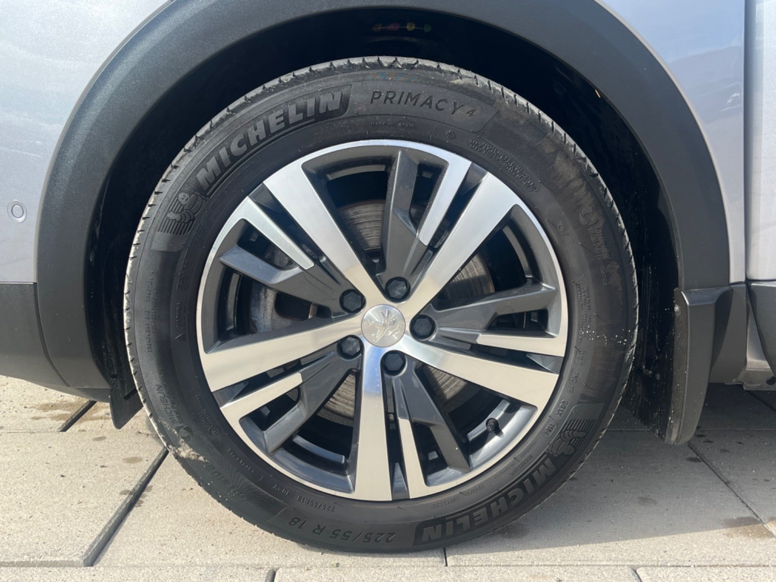 Grå Peugeot 3008 fra 2022