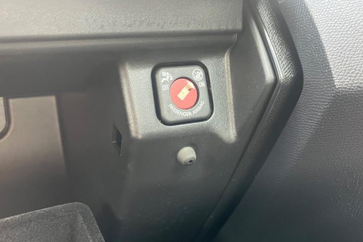 Grå Peugeot 3008 fra 2022