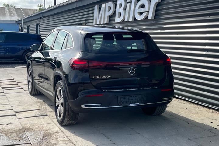 Sort Mercedes EQA250+ fra 2024