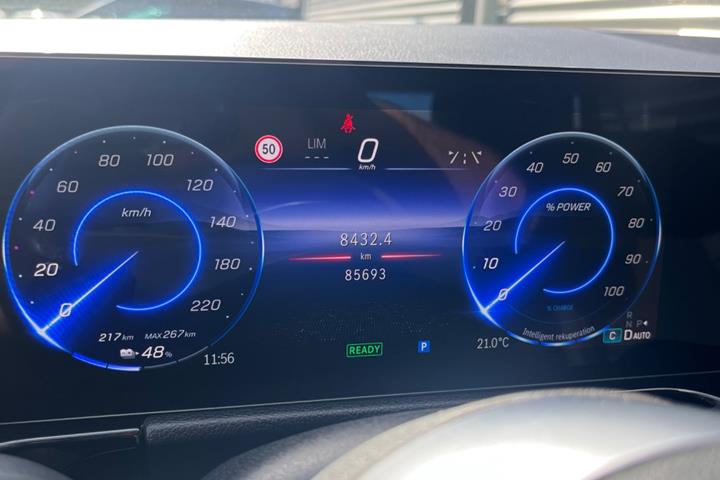 Sort Mercedes EQA250+ fra 2024