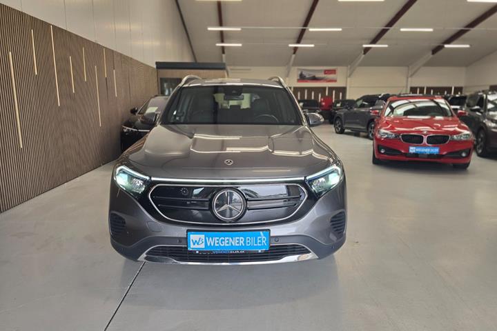Sølv Mercedes EQB250 fra 2023