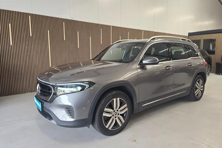 Sølv Mercedes EQB250 fra 2023