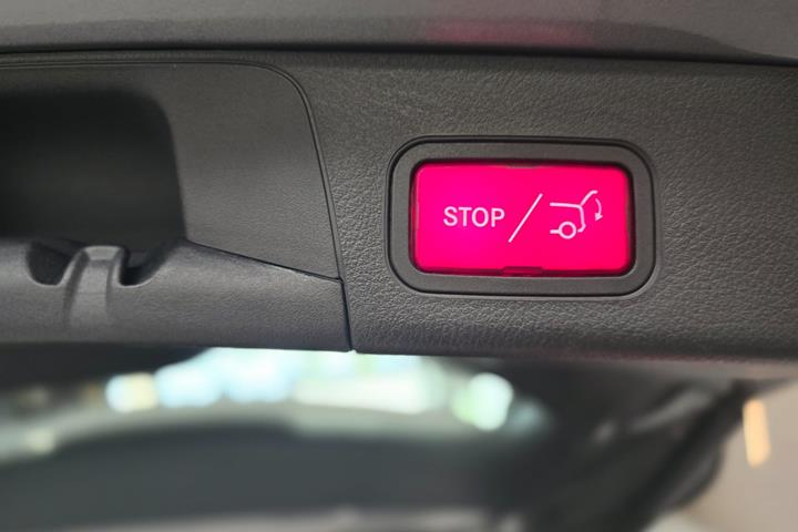 Sølv Mercedes EQB250 fra 2023