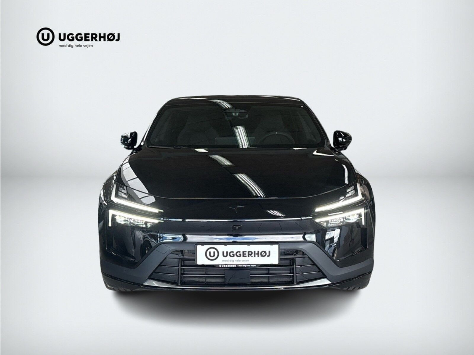 Sort Polestar 4 fra 2026