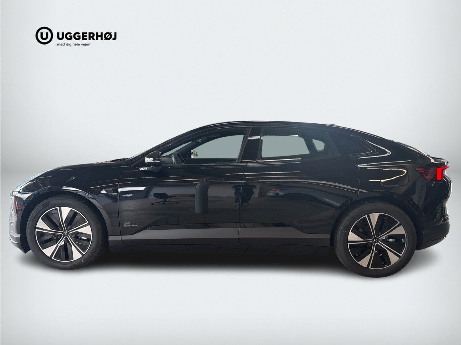 Sort Polestar 4 fra 2026