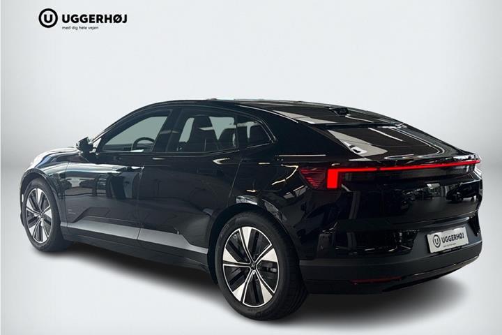 Sort Polestar 4 fra 2026