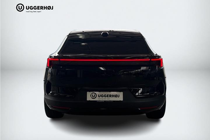 Sort Polestar 4 fra 2026