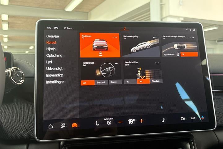 Sort Polestar 4 fra 2026