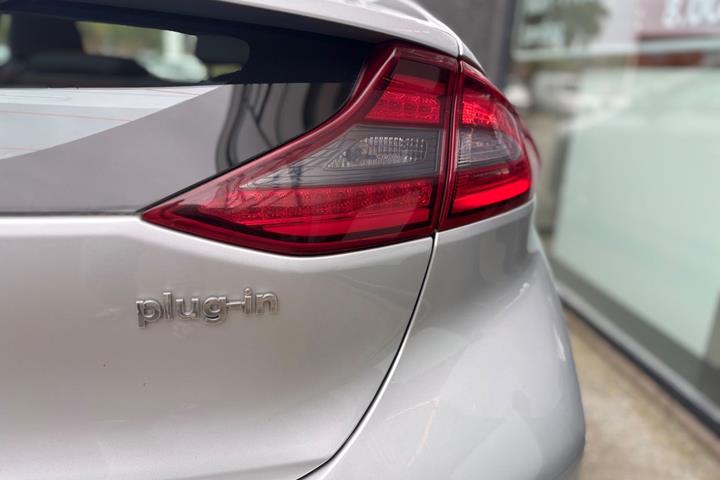 Sølv Hyundai Ioniq fra 2018