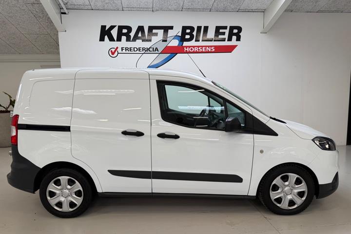 Hvid Ford Transit Courier fra 2021